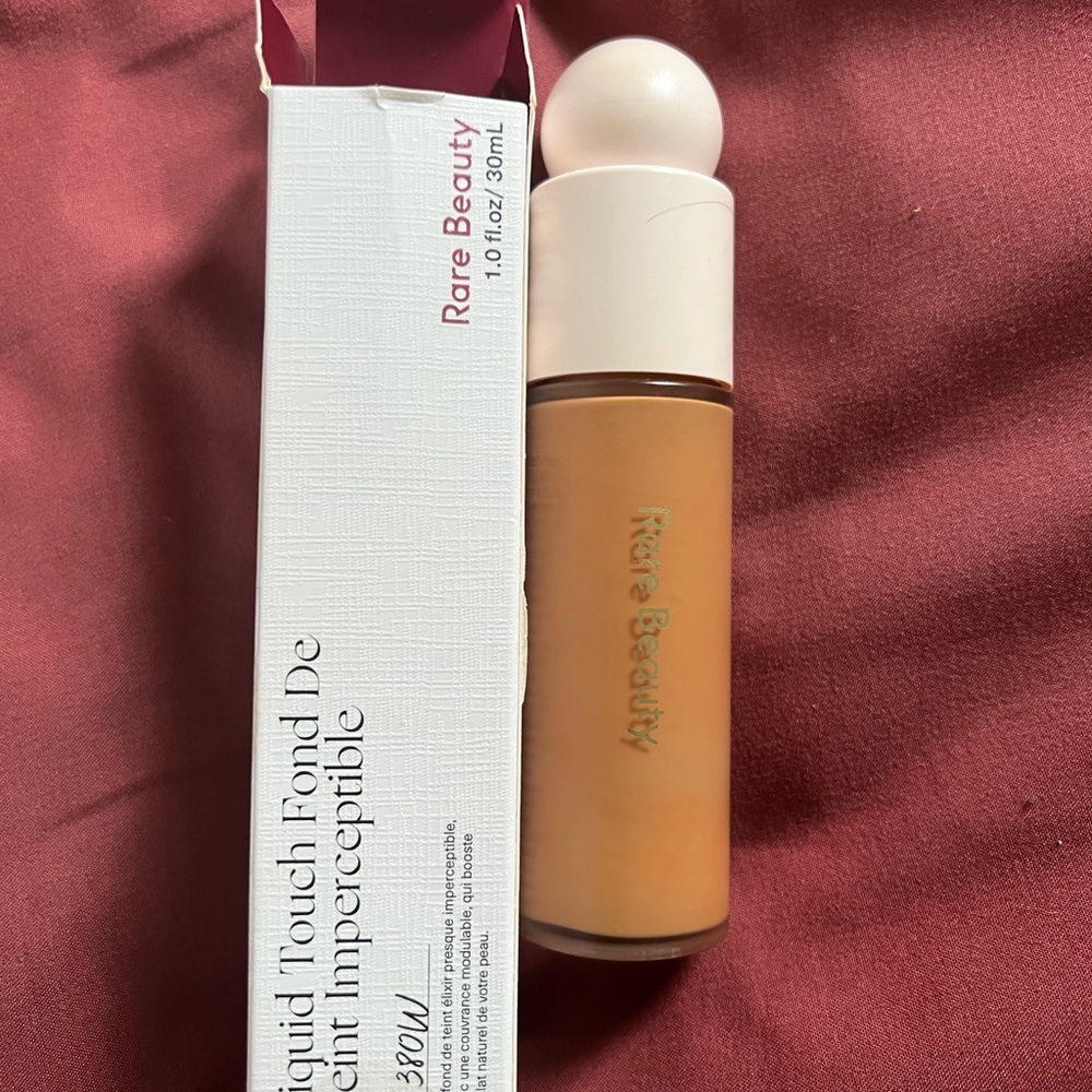 Brand new RARE BEAUTY FOUNDATION 380N